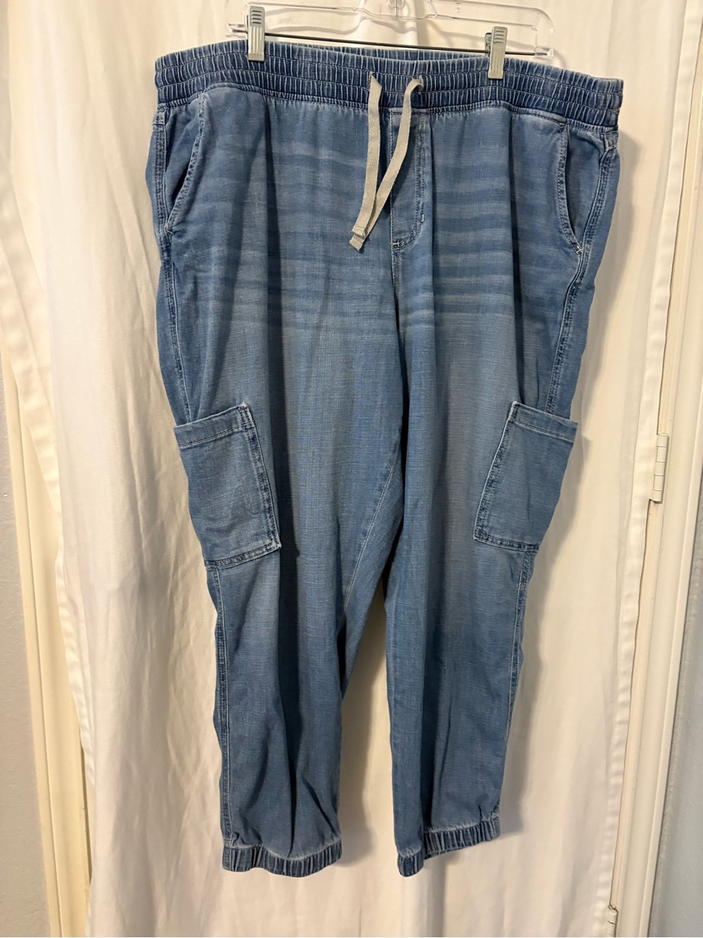 Women's Light Blue Cropped Cargo Jogger Jeans - Elastic Ankle